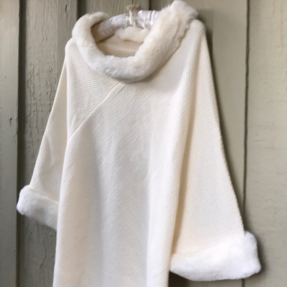 New! Pom Tassel Poncho - Picture 3 of 8